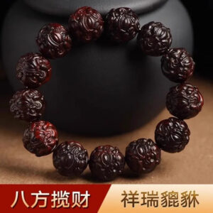 Authentic Collection of Small Leaf Red Sandalwood Pixiu Bracelets and Hand Chains, with Fortune-Telling Carvings, Suitable for Men and Women, as Cultural Playthings, Buddhist Beads, Symbols of Good Luck, Ideal for Gift-Giving and Hand-Playing.