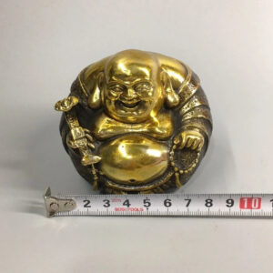 Bronze Maitreya Buddha collectible ornament, bronze pot-bellied laughing Buddha with prayer beads, an ornament symbolizing harmony and auspiciousness for home and living room decoration.